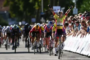 Лорена_Вибес побеждает на 6-м этапе и в общем зачёте Simac Ladies Tour 2025 Лорена Вибес побеждает на 6-м этапе и в общем зачёте Simac Ladies Tour 2025