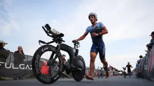 Лучшие триатлонные костюмы 2025 года от спринта до Ironman