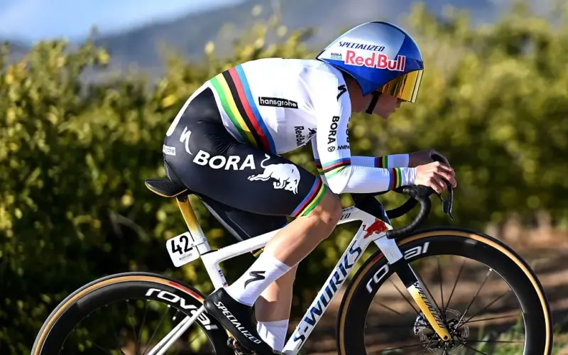 Вуэльта Валенсии»- Ремко Эвенепул (Red Bull-Bora-Hansgrohe) на пути к лучшему времени на втором этапе ITT_